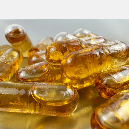 Zoom sur un tas de gélules au CBD