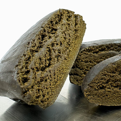 Trois morceaux du Ice O avec 40% de CBD et 15% de CBN qui se chevauchent