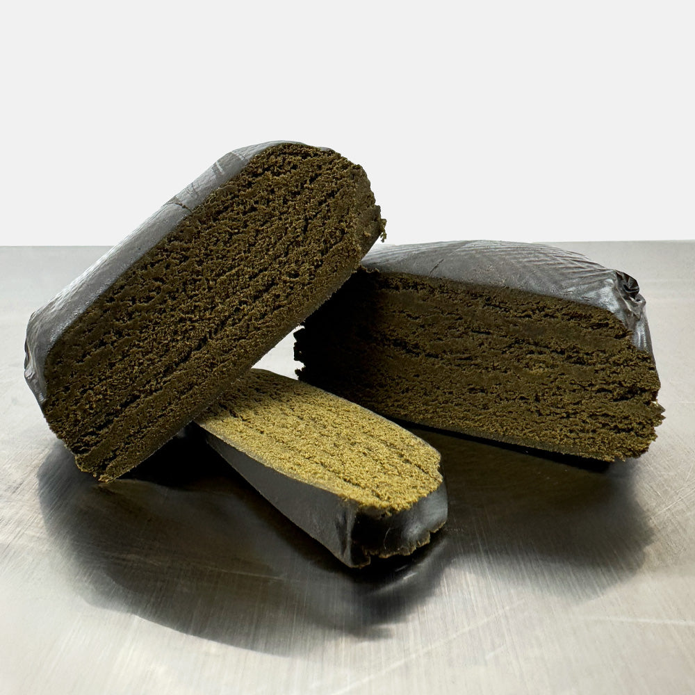 Trois morceaux de CBD Jelly Hash qui se chevauchent